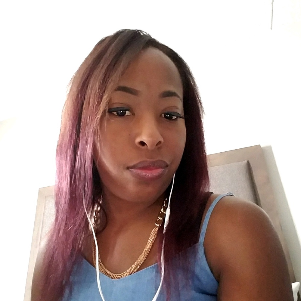 Meet your Posher, Desiree
